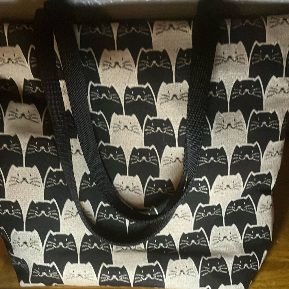Danny K. Black and Cream Kitty Print Tote & Bonus Kitty Tumbler porcelain - Picture 6 of 11